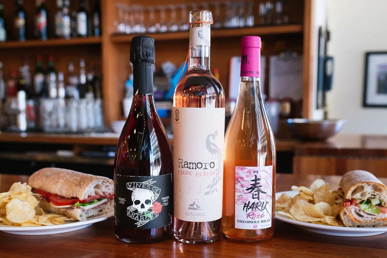 Pastaria Deli & Wine photo 3