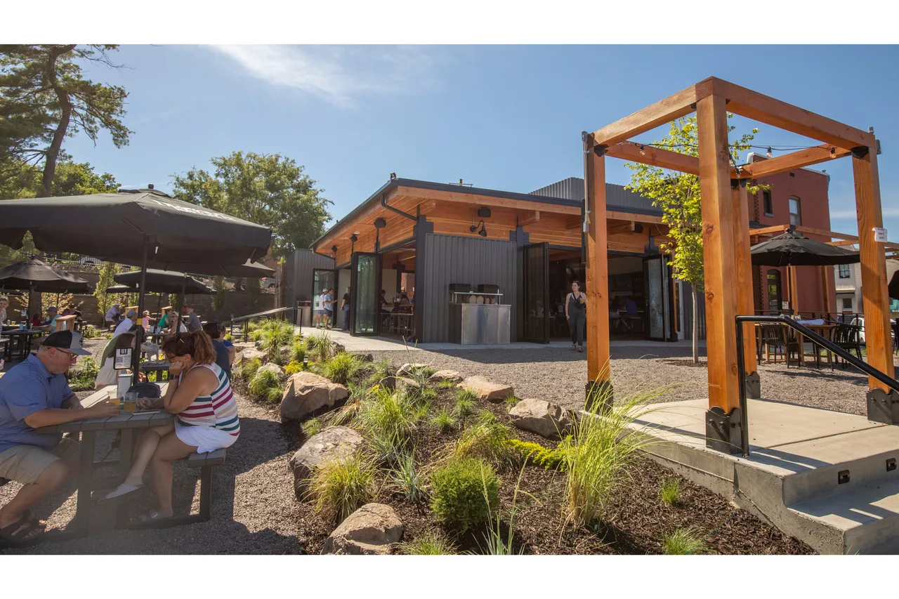 4 Hands Brewing Co photo 5
